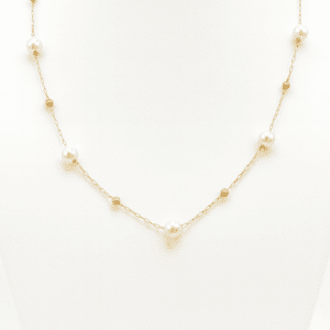 Colgante de acero y perlas blancas